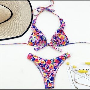 Bundle 5/$10 item!! Going out of business sale!! NWT floral bikini